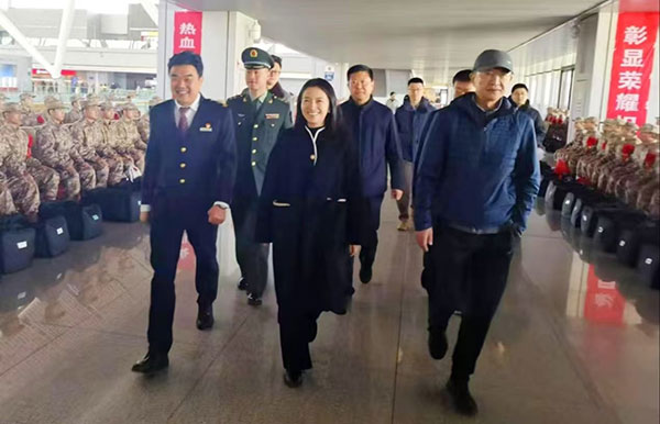 驼铃声响处  春潮暖征途 ——从朝阳站出发，2025年春季新老兵踏上荣耀征程