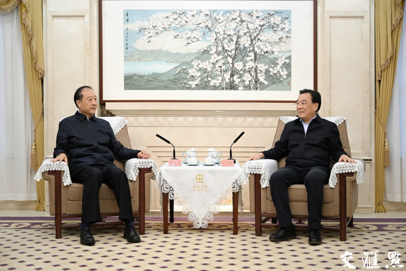 信长星与中央社会工作部部长吴汉圣举行工作会谈