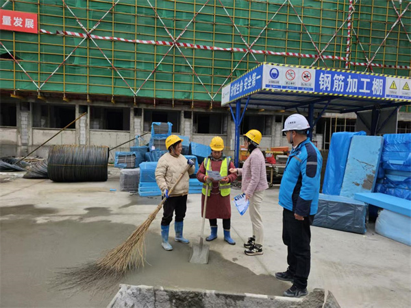 江苏淮阴：安全宣传进工地 共筑生产 “防护网”
